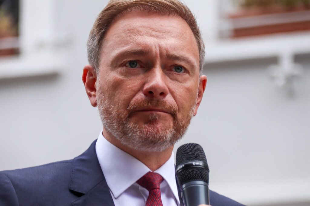 Lindner überfährt Hund: Der tragische Unfall in Berlin sorgt für Aufsehen – jetzt steht die Verantwortung von Hundehaltern im Fokus.